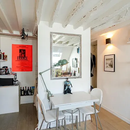 Charming Studio Close To Republique * Parigi
